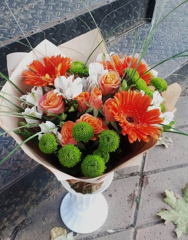Букет цветов из: Герберы, Хризантемы, Альстромерии и Розы в Сертолово