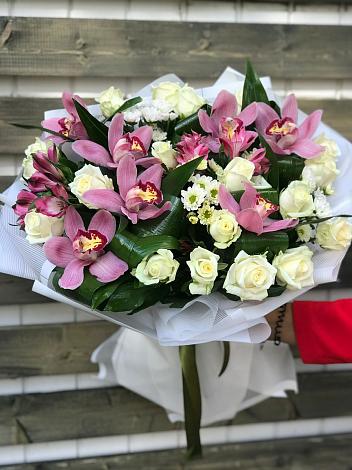 Букет цветов из: Розы и Хризантемы в Сертолово