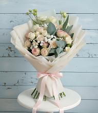 Букет цветов из:  Розы и Лизиантусы в Сертолово