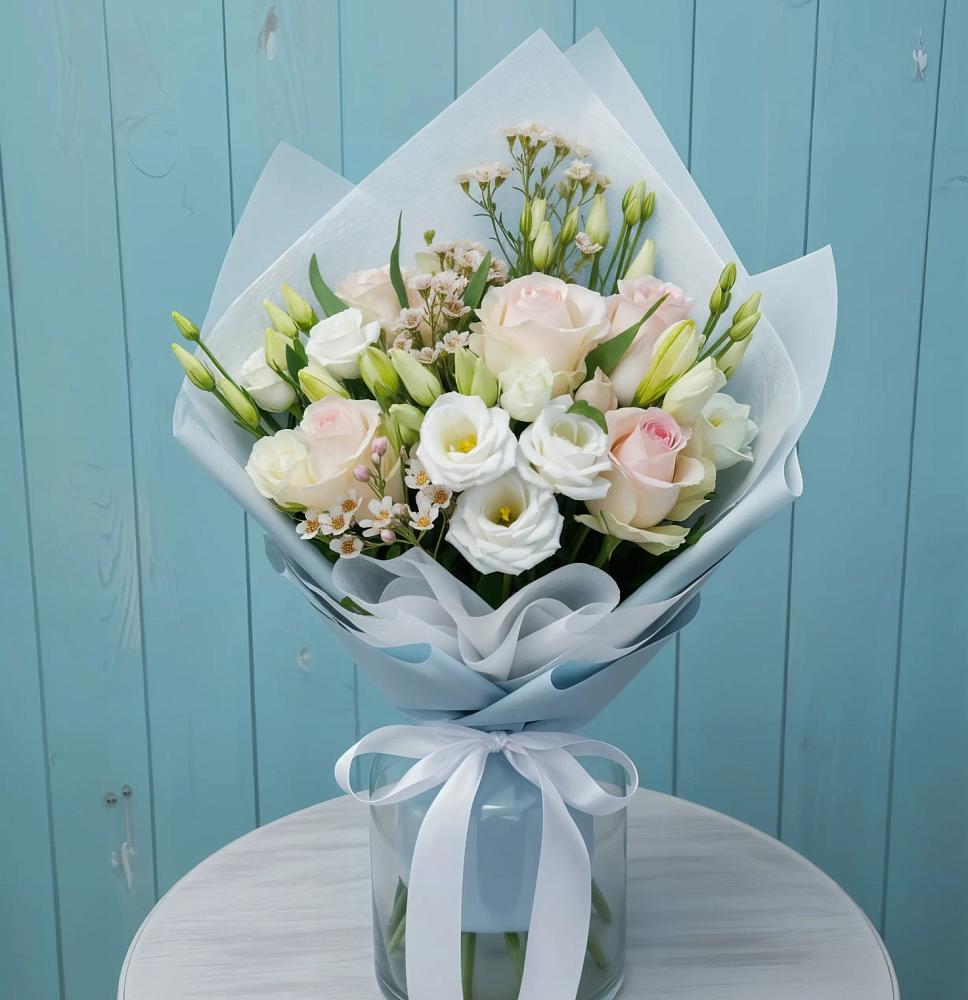 Букет цветов из: Розы и Лизиантусы в Сертолово