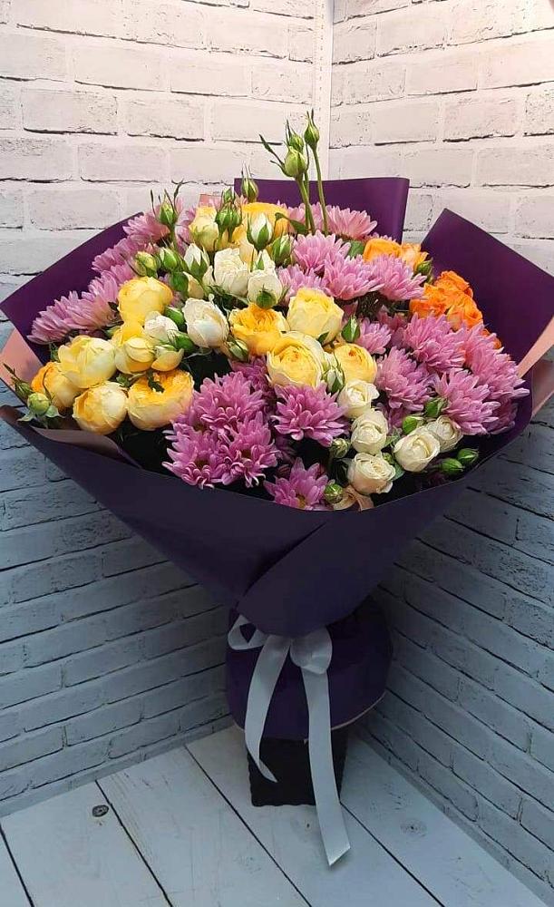 Букет цветов из: Хризантемы и Розы в Сертолово
