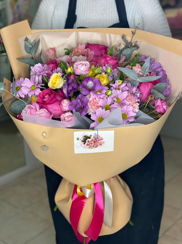 Букет цветов из: Хризантемы, Гвоздики и Альстромерии в Сертолово