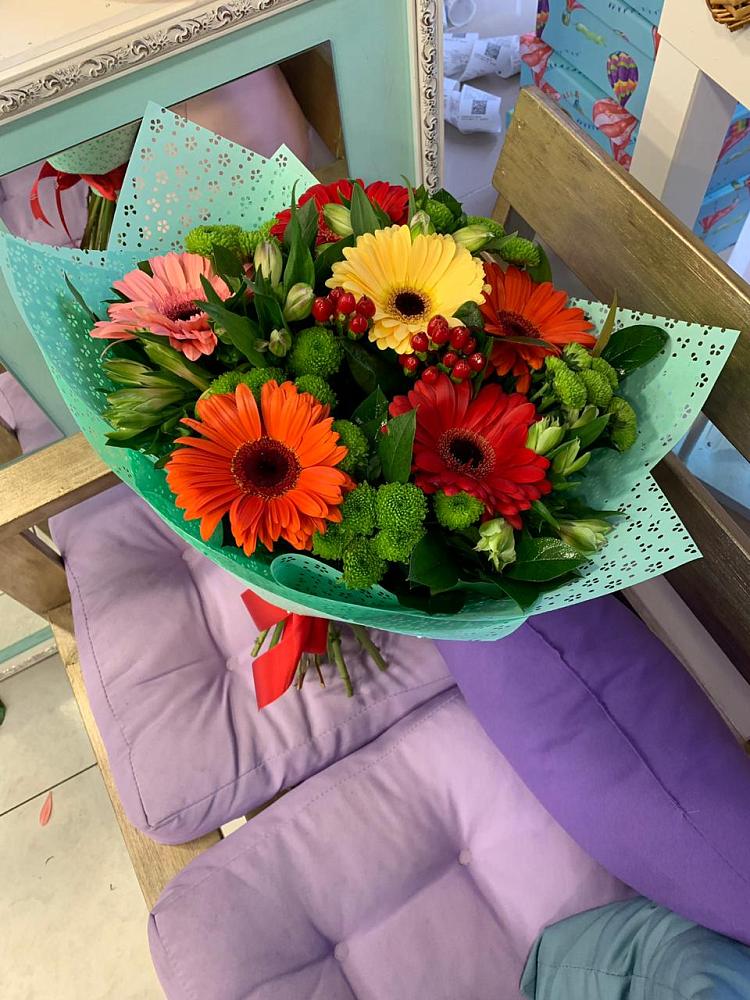 Букет цветов из: Герберы, Хризантемы и Альстромерии в Сертолово