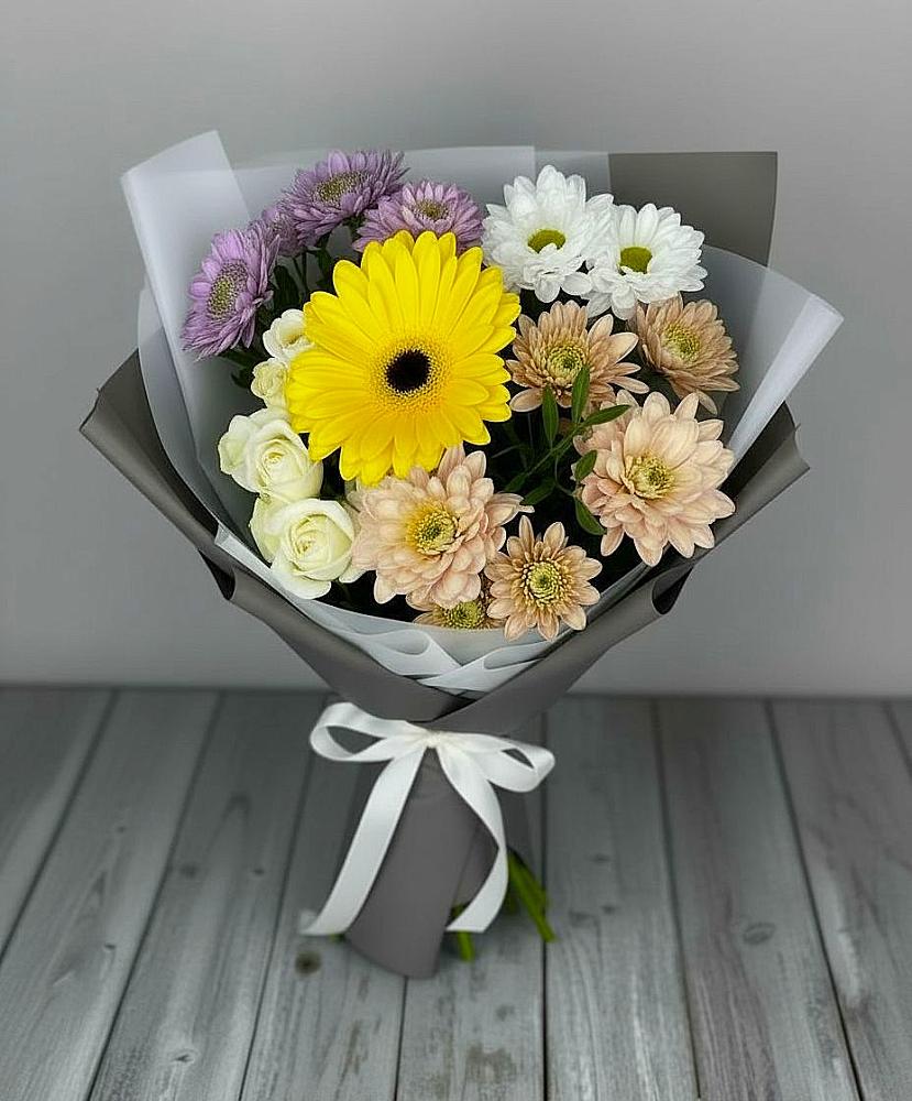 Букет цветов из: Розы, Герберы и Хризантемы в Сертолово