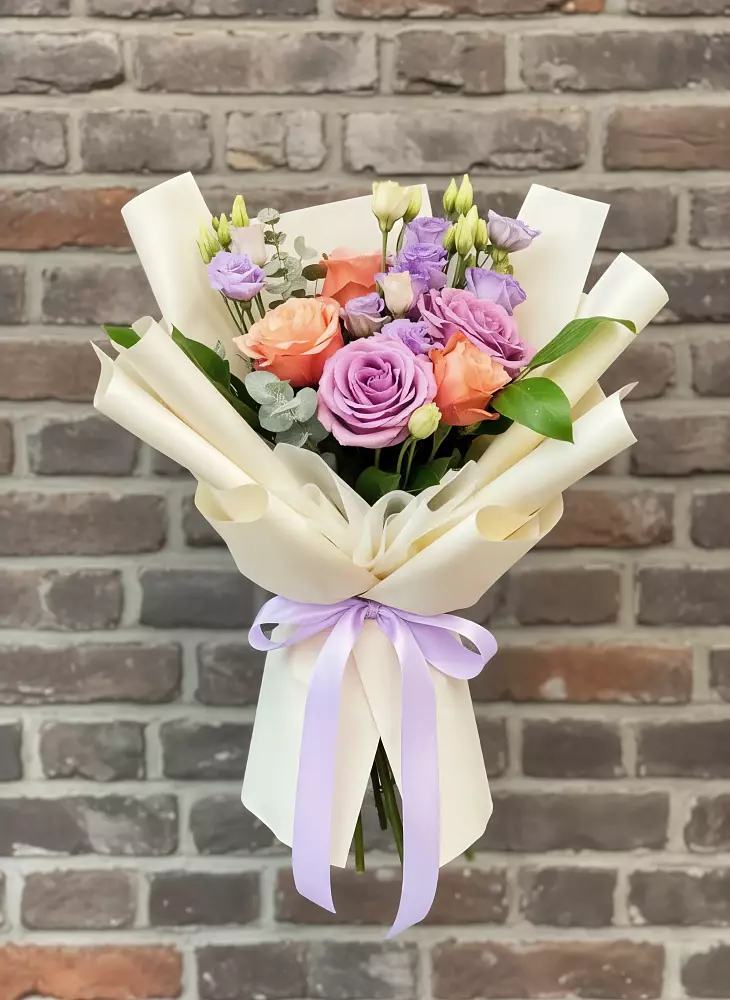 Букет цветов из: Лизиантусы и Розы в Сертолово