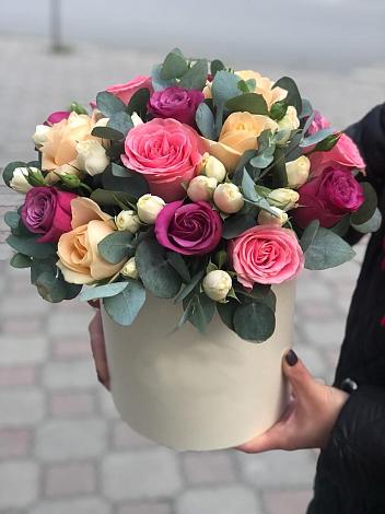 Цветочная композиция из Розы в шляпной коробке в Сертолово