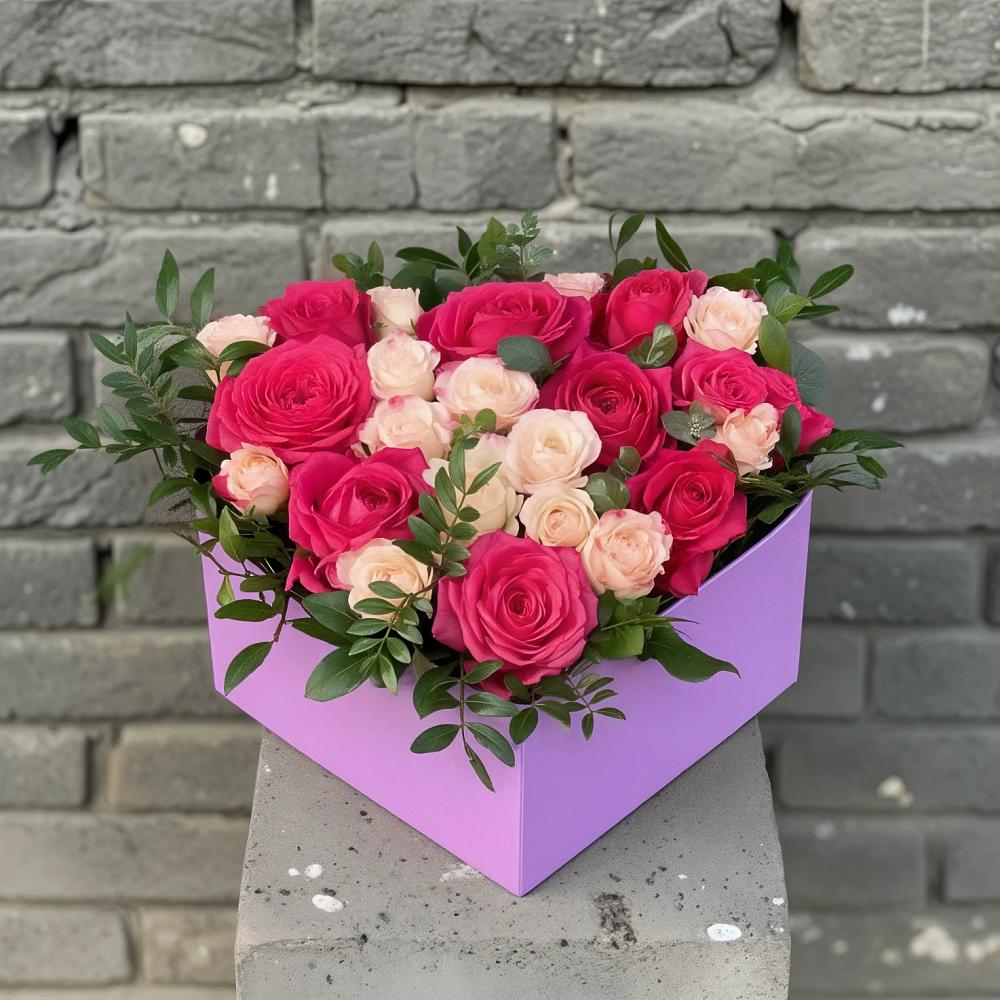 Цветочная композиция из Розы в коробке в Сертолово