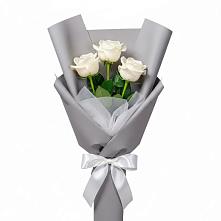 Букет 3 белые розы в Сертолово