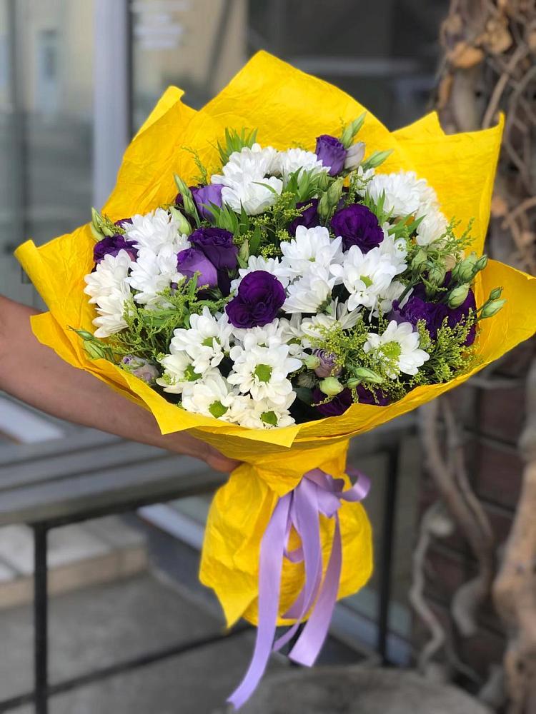 Букет цветов из: Ирисы, Хризантемы и Ромашки в Сертолово