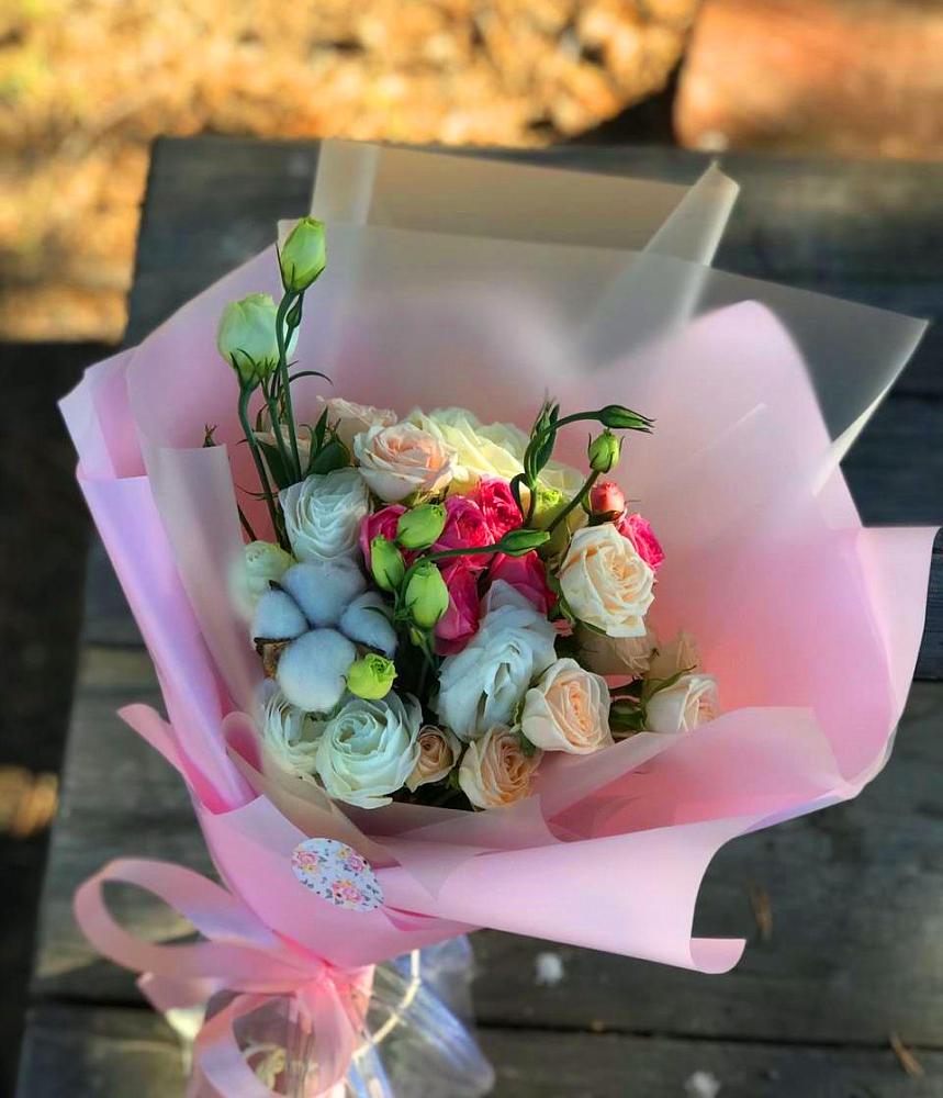 Букет цветов из: Розы и Лизиантусы в Сертолово