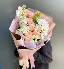 Букет цветов из:  Хризантемы и Розы в Сертолово