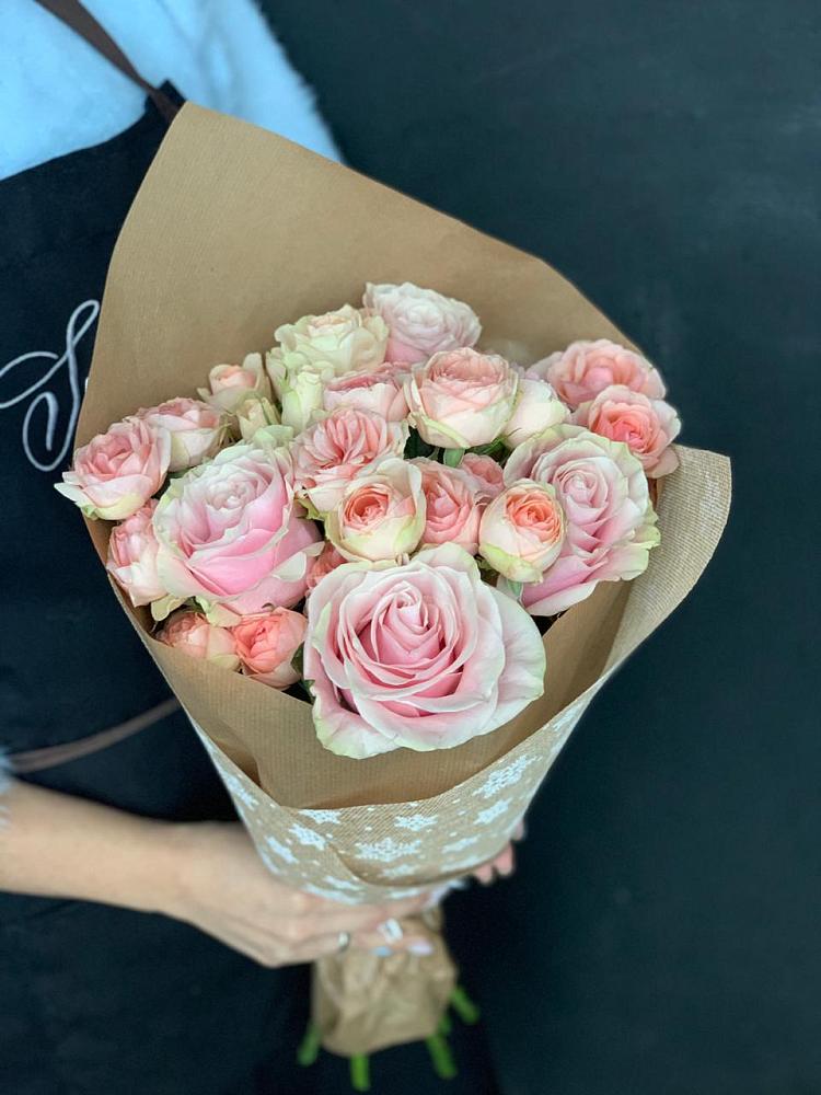 Букет цветов из: Хризантемы и Розы в Сертолово