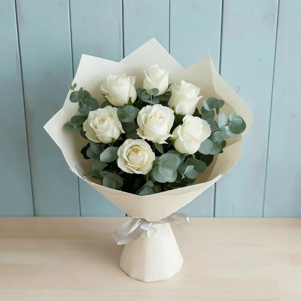 Букет Белые розы в Эвкалипте в Сертолово