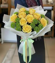Букет цветов из:  Хризантемы и Розы в Сертолово