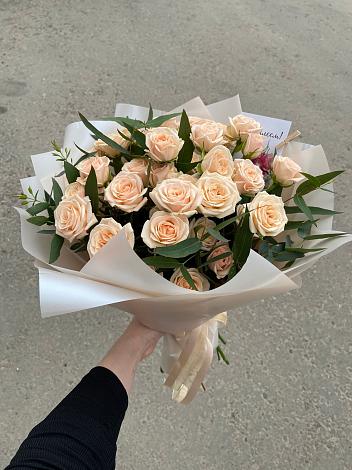 Букет Кремовые розы Латте в Сертолово