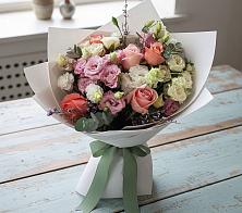 Букет цветов из:  Розы, Лизиантусы и Гвоздики в Сертолово