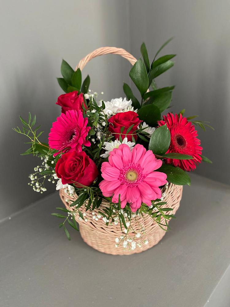 Цветочная композиция из Розы, Хризантемы и Герберы в корзине в Сертолово