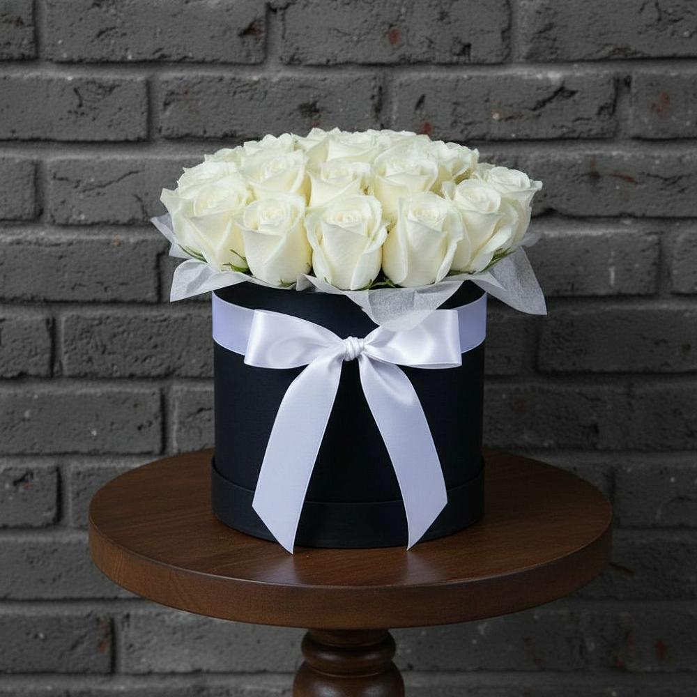 Цветочная композиция из Розы в шляпной коробке в Сертолово