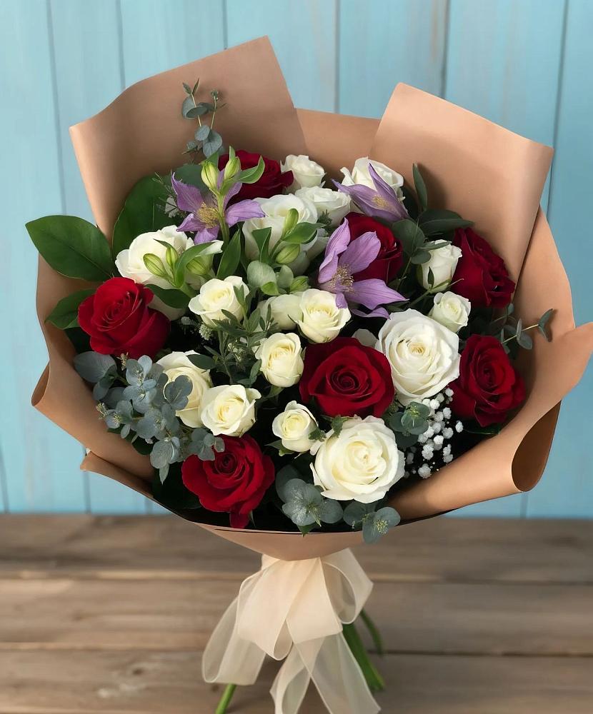 Букет цветов из: Розы и Альстромерии в Сертолово