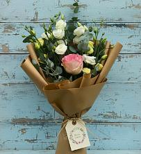 Букет цветов из:  Розы и Лизиантусы в Сертолово
