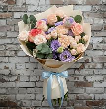 Букет цветов из:  Розы, Лизиантусы и Гвоздики в Сертолово
