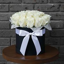 Цветочная композиция из Розы в шляпной коробке в Сертолово