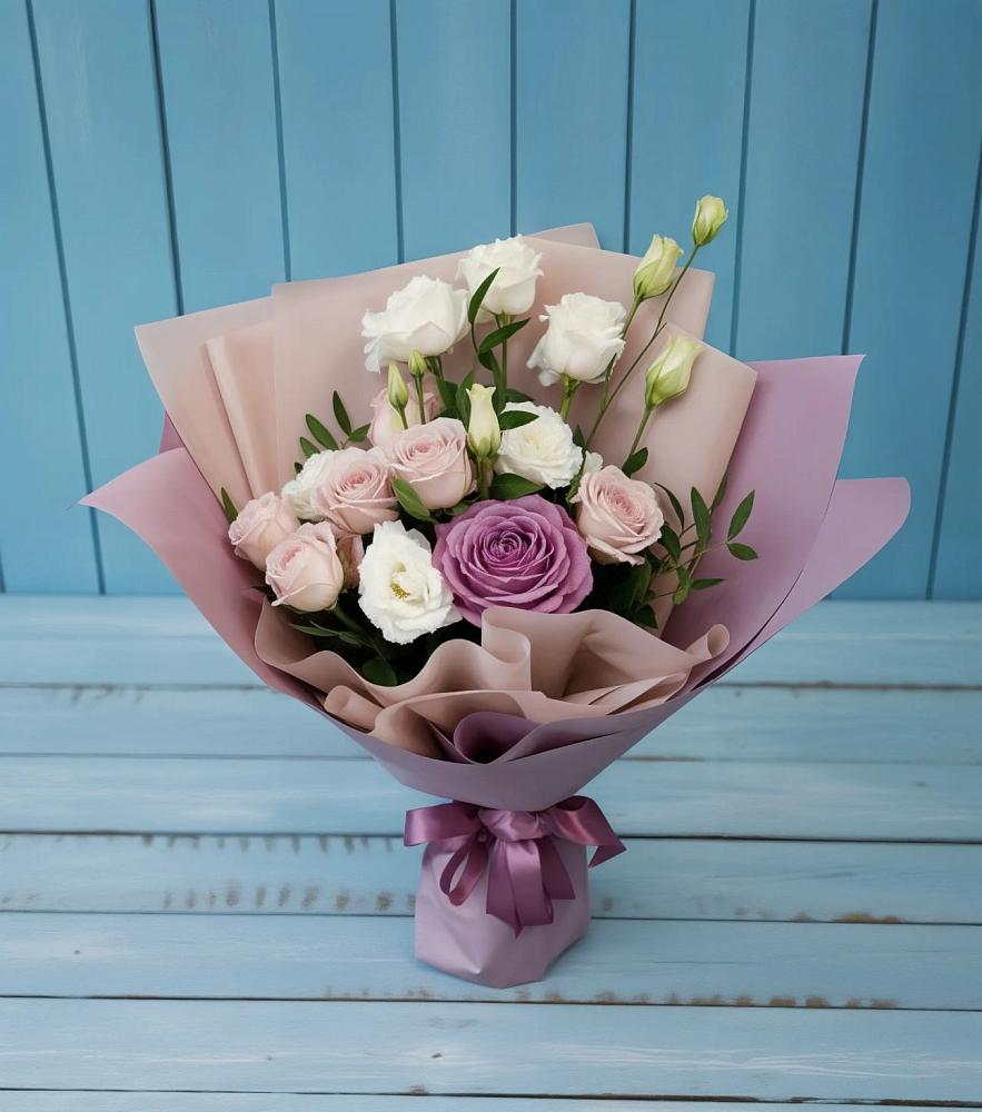 Букет цветов из: Розы и Лизиантусы в Сертолово